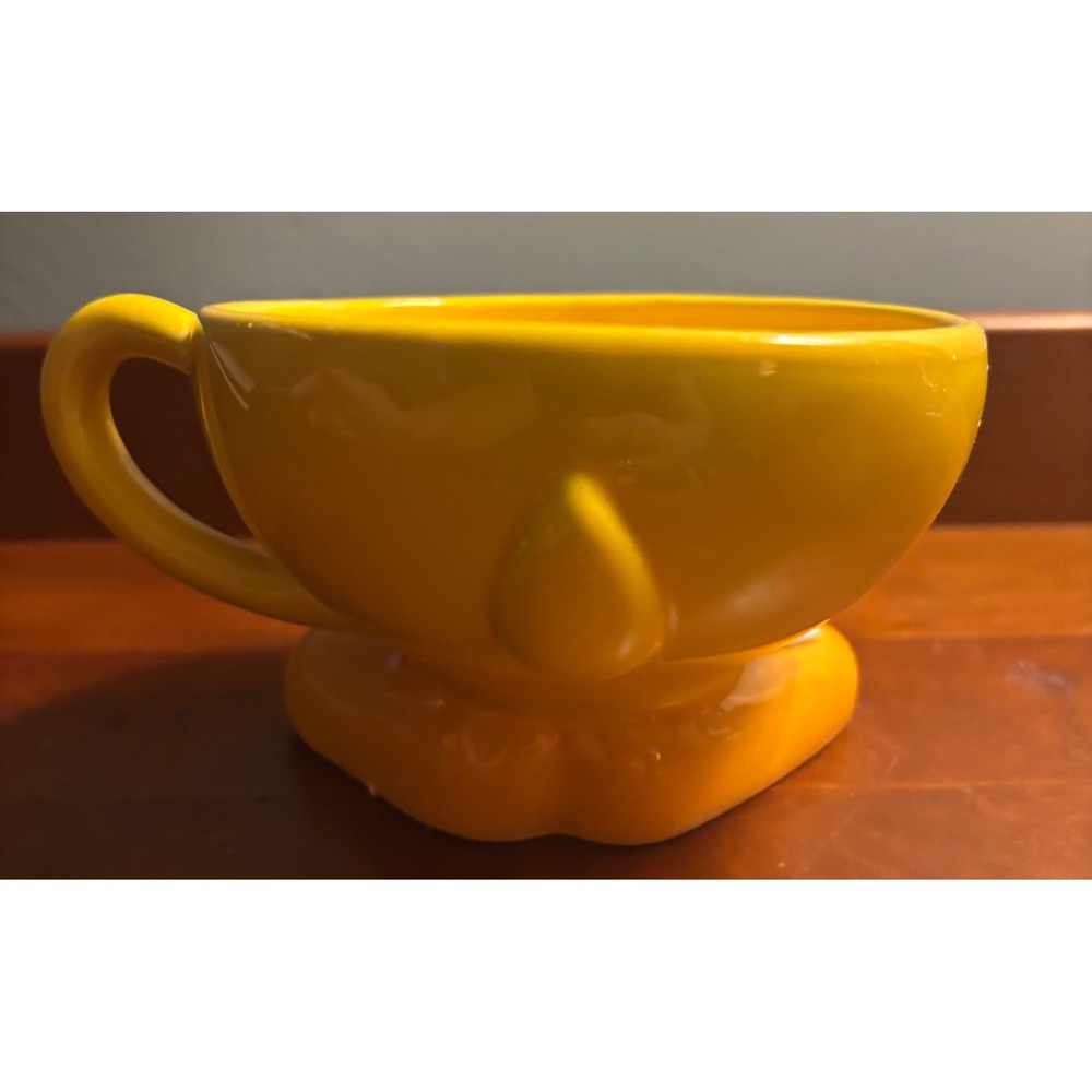 Warner Bros Studio Store Tweety Walking Teacup Yellow Ceramic Collectible 2000 - Picture 7 of 9